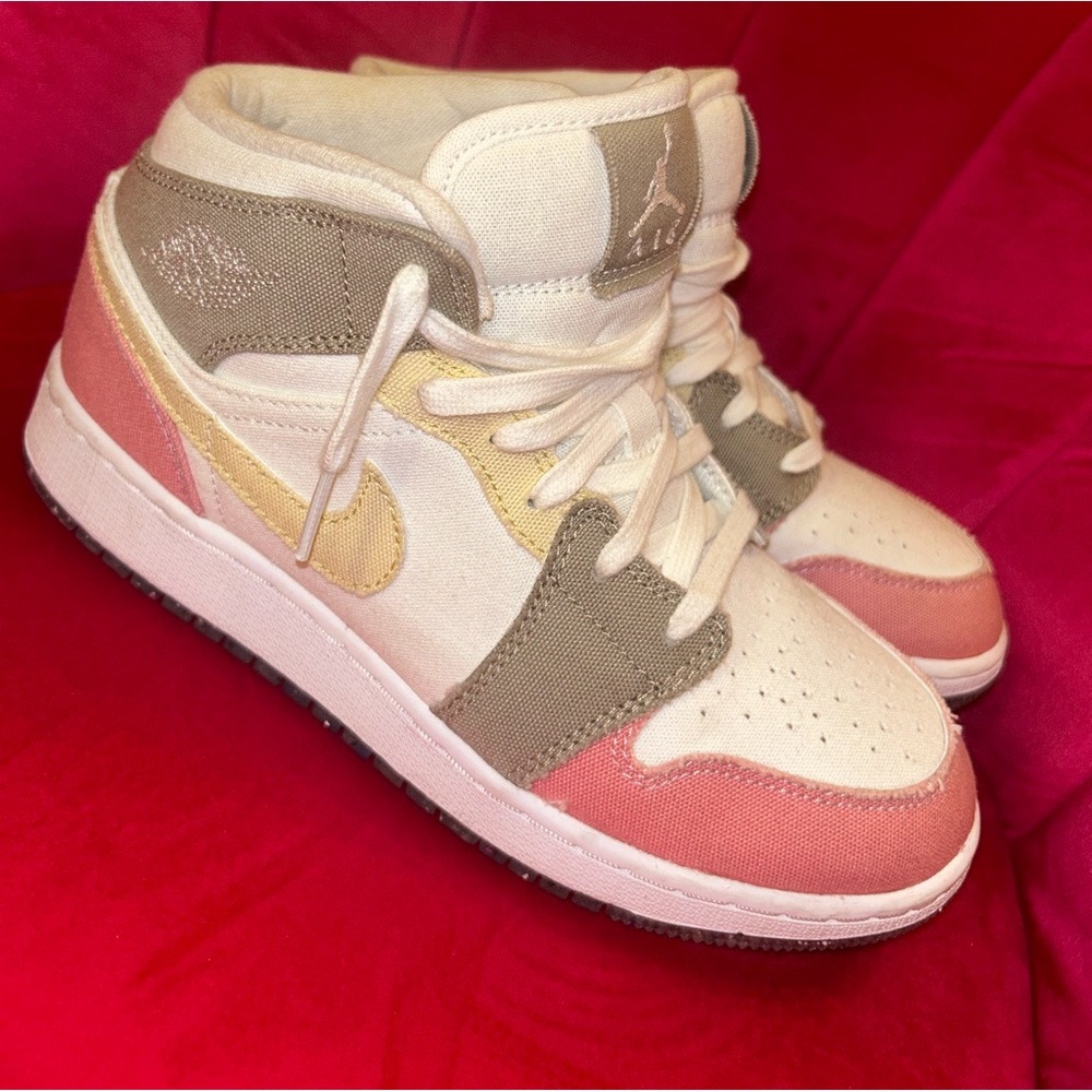 COPY - Nike Air Jordan 1 Mid SE GS Pastel Grind Vivid Green